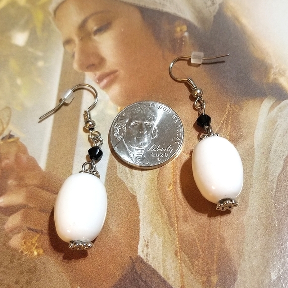 NEW Premier Designs White Ceramic and Black Crystal Dangle Earrings - Picture 2 of 6